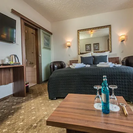 Hotel Und Restaurant Loewenbraeu 3*