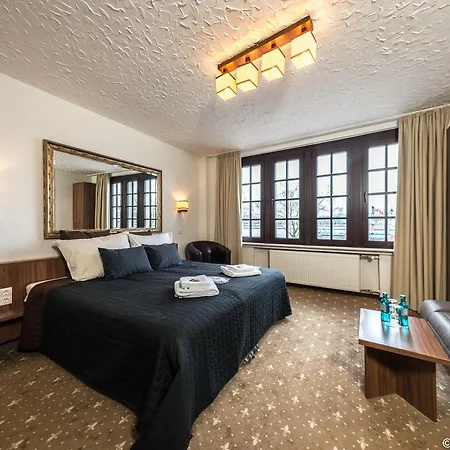 Und Restaurant Loewenbraeu Hotel
