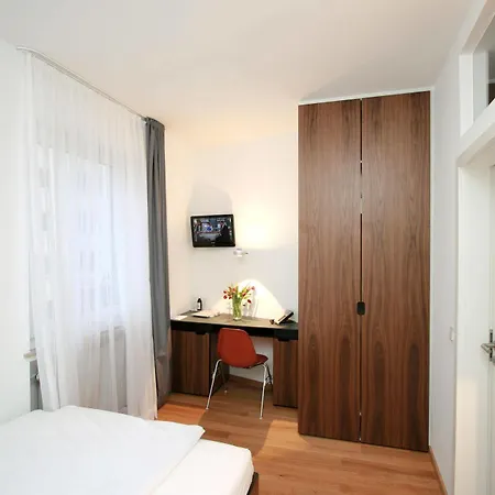 Chelsea Otel
