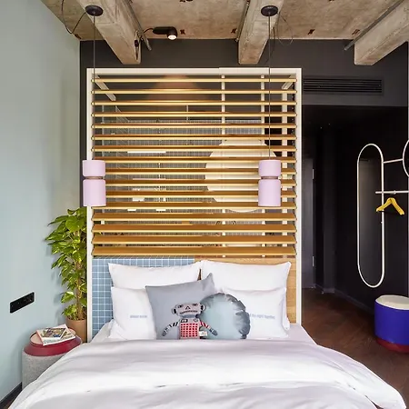 Hotel 25hours The Circle 4*