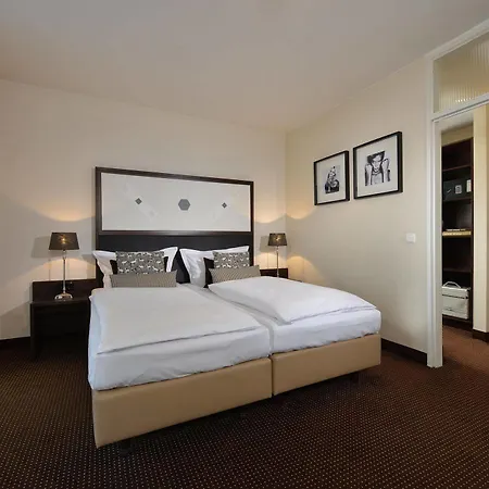 Friends Hotel 3*