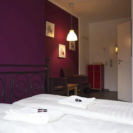 Hostel Station - For Backpackers *