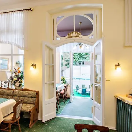 Weber Hotel 3*