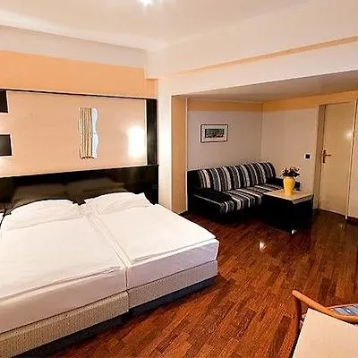 Hotel Boutique 003 Am Dom 3*