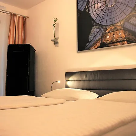 Altstadthotel Hayk Am Rhein Cologne