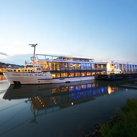 Fairtours Hotelschiff Travel Marvel Jewel***** Botel *