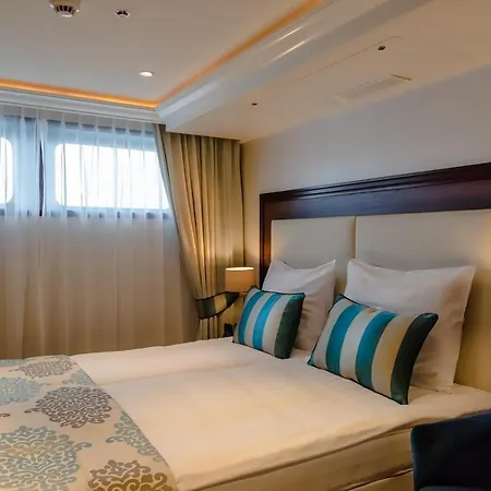 Hotelships Holland - Ms Charles Dickens Botel 5*