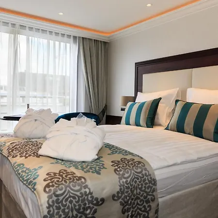 Botel Hotelships Holland - Ms Charles Dickens 5*