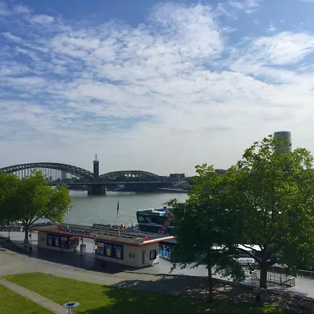 Altstadthotel Hayk Am Rhein Hotel