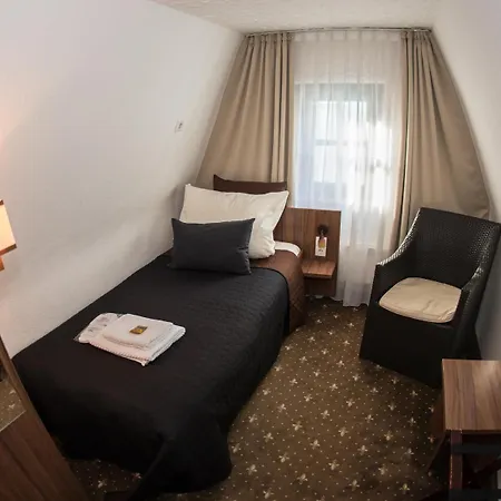 Hotel Und Restaurant Loewenbraeu 3*