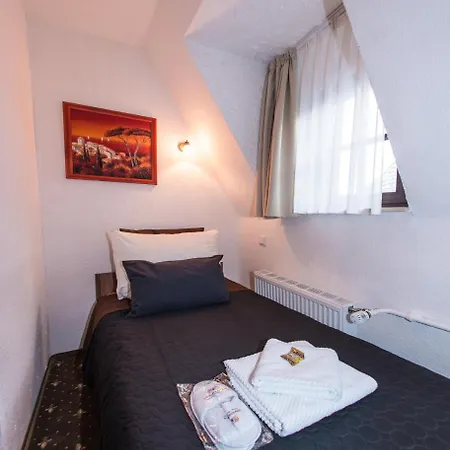Und Restaurant Loewenbraeu 3*