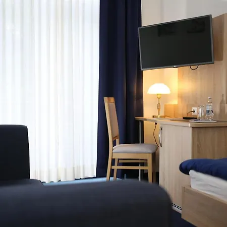 Hotel Pilar Garni 3*