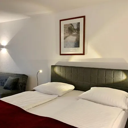 Altstadthotel Hayk Am Rhein Cologne