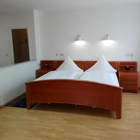 Restaurant 1000 Hotell 3*