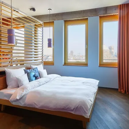 Hotel 25hours The Circle 4*