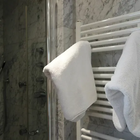 Kaiser Am Wiener Platz Hotel