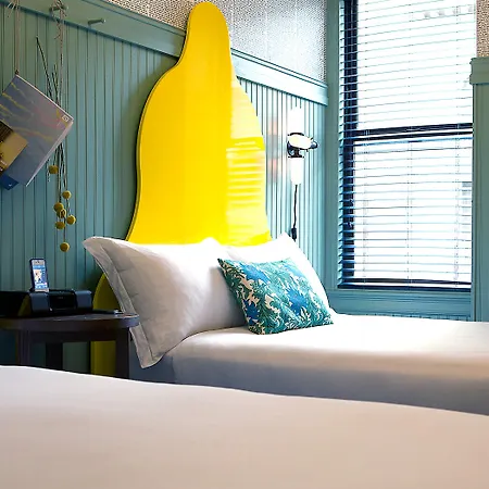 Triton Hotel 3*