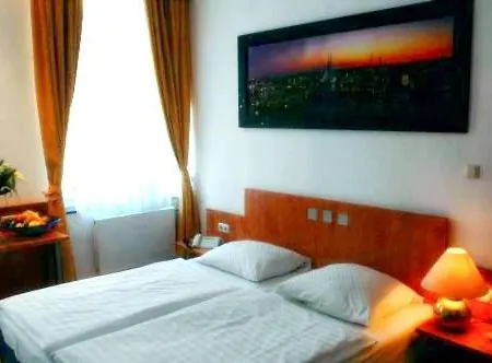 Storch Hotel 2*