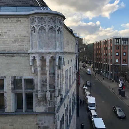 Apartment Domblick! Wunderschone In Der City Cologne