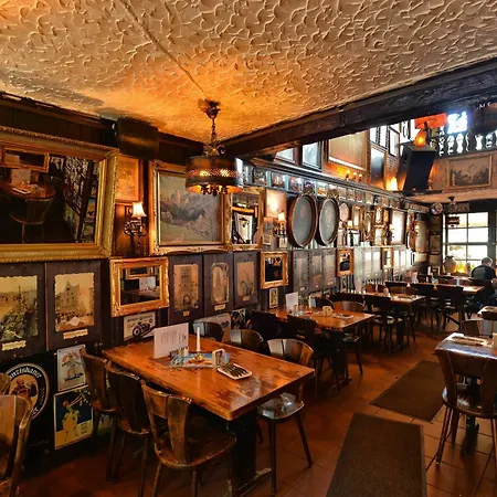 Und Restaurant Loewenbraeu Hotel 3*
