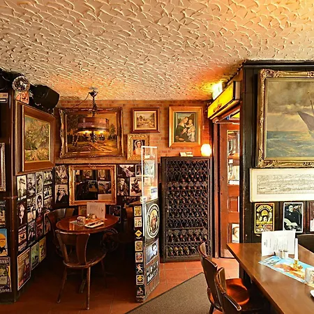 Und Restaurant Loewenbraeu Cologne