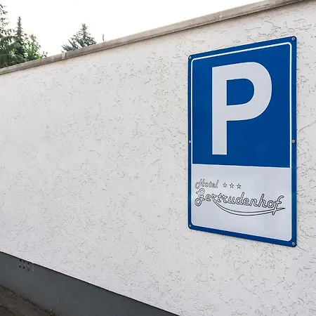 Gertrudenhof 3*