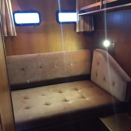 Fantasie Boot Botel Cologne