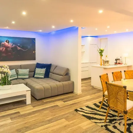 Luxury & Penthouse Apartment *