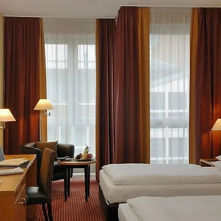 Plaza Premium Hotel 4*