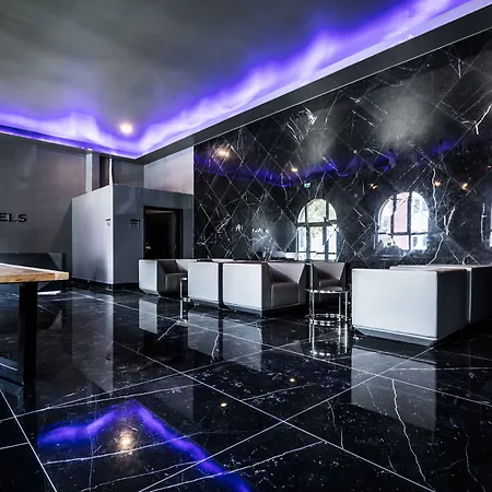 Black 4*
