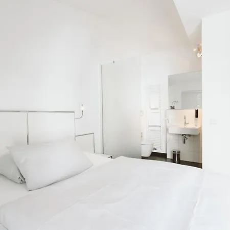 &repeat Airport Hotel Colonia