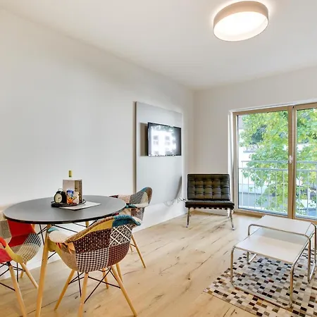 Mont Apartements מלון דירות קלן