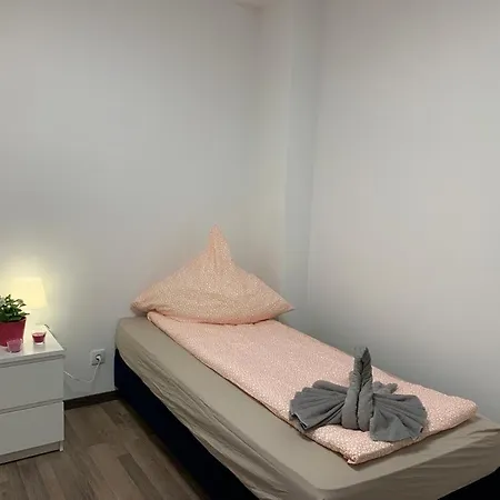Quarto em Acomodações Particulares Lovely Share Aachener Weiher Colónia