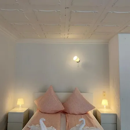 Shared Apartment, Friesenplatz Appartamento