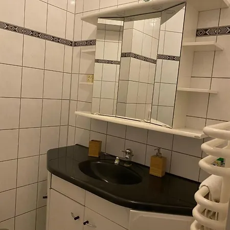 Shared Apartment, Friesenplatz Appartamento