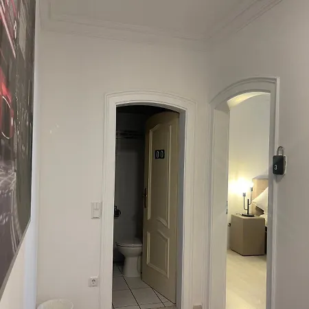 Shared Apartment, Friesenplatz Appartamento