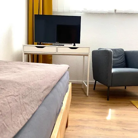 2 Schlafzimmer, Kueche, Bad *