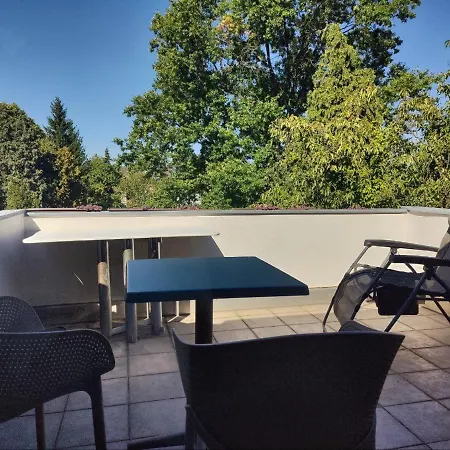 Spacious & Comfortable Guestrooms W Private Bathrooms Near Koelnmesse & Lanxess Arena, Free Parking, Highspeed Wifi * Kolonia