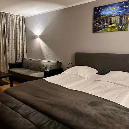 Altstadthotel Hayk Am Rhein Κολωνία