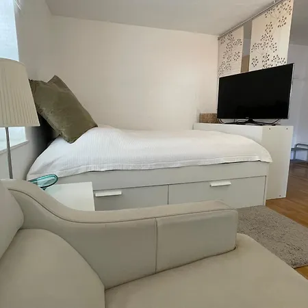May-apartment Zentrale * Kolonia