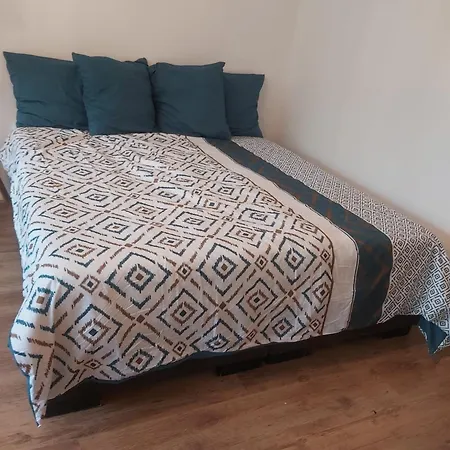 Appartement *** Comfortable 30m2 Studio Hansaring 19 *** Mediapark / Messe / Dom Keulen
