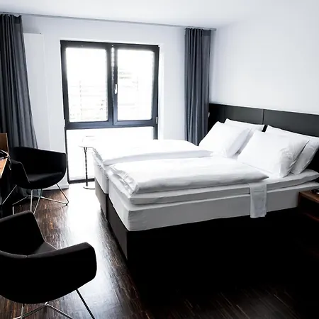 &repeat Airport 4* Colonia