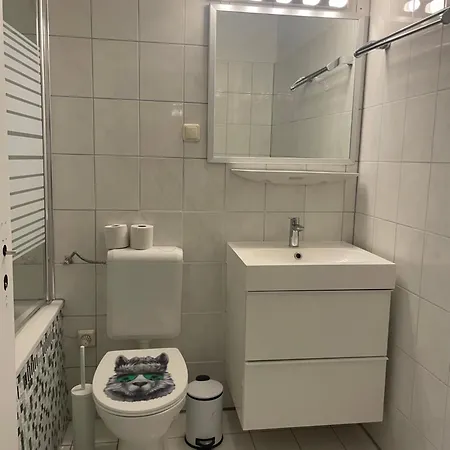 Accommodatie bij particulieren Cozy With Great Shopping And Public Transportation