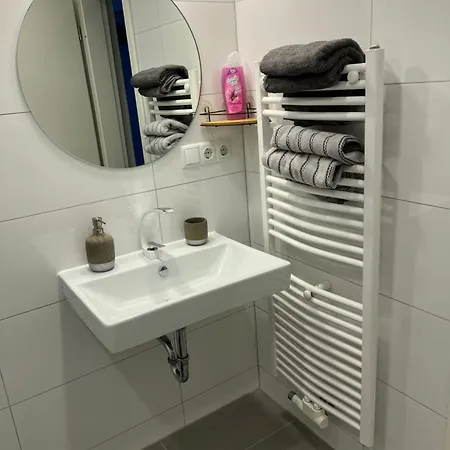 Geraeumige Auch Familienfreundlich Bis 4 Personen Apartament Kolonia