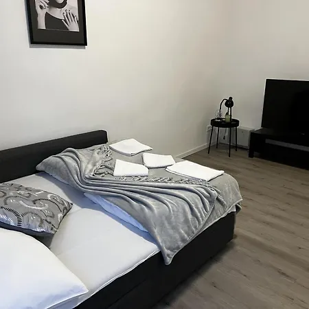 On The Rhine, Appartement Keulen