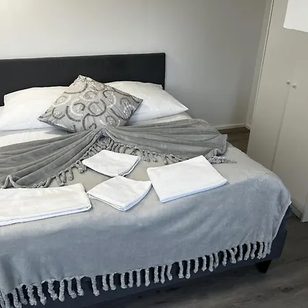 On The Rhine, Appartement