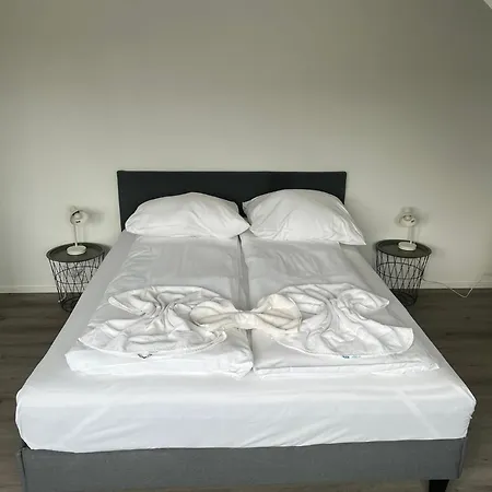 On The Rhine, Appartement Keulen
