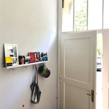 Ata Omo Gæstehus Köln