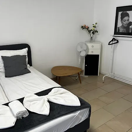 Apartamento Stylish In Friesenplatz, Heart Of