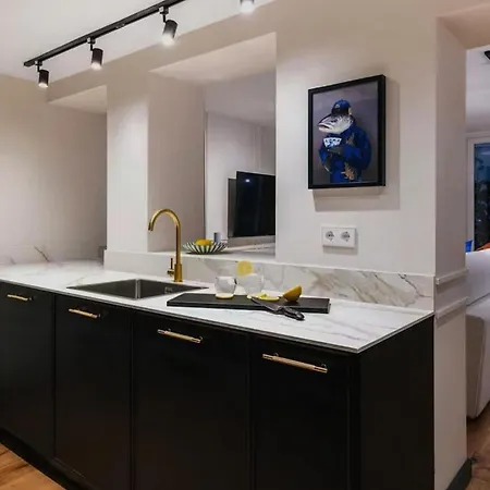 4 Bedrooms Center * Cologne